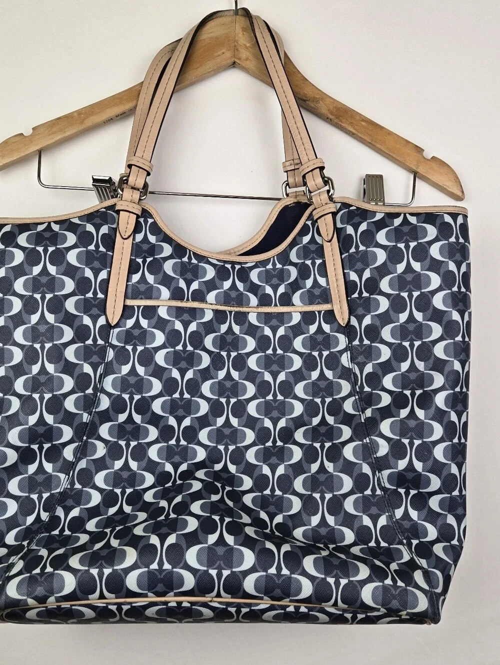 Coach Peyton Dream Signature Tote Bag Leather Navy. Damaged. Flaws!!!‎